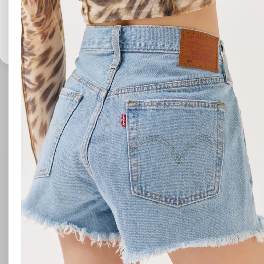 NWT Levi’s 501 High Rise Jean Shorts Size 32
